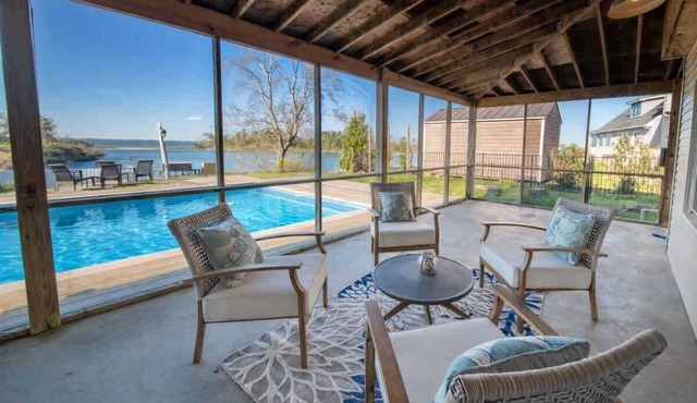 The Bungalow, Pool, Dock, Kayaks, & Game Room