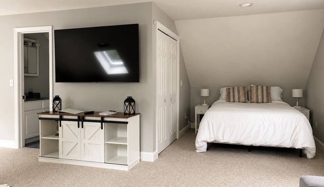 The Cape Cod Loft | Near Beaches & Canal in Bourne