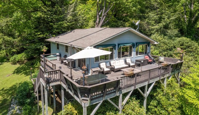 The Gathering Place - Quaint Mountain Home Located Close to it All!