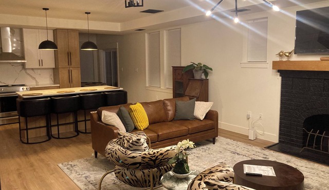 The Haven: Upscale 3BR DC Retreat for Intimate Stays & Gatherings