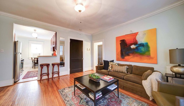 The Home Collection: King Suite near Atrium CMC & Uptown CLT