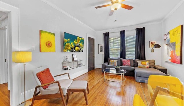 The Home Collection: Pet Friendly Dilworth 2BR w/Balcony near Atrium CMC