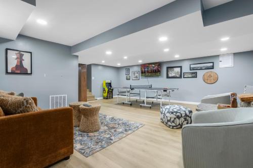 The Luxe/Secluded/Hot Tub/2 King Beds/Game Room
