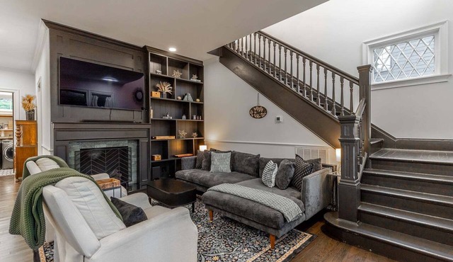 The Magnolia House: A charming 3-bedroom home in Chattanooga's St. Elmo area, perfect for families.