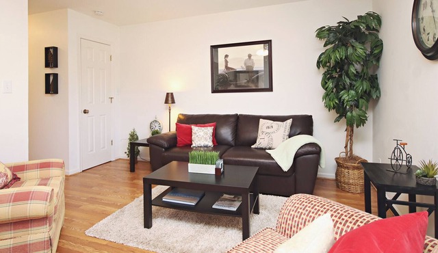 The Micah - 2 bedroom apt with private back deck.
