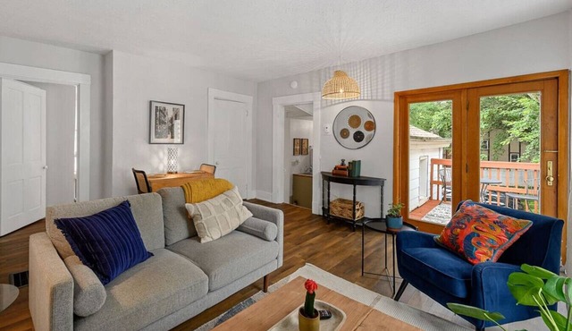 The Nest - Spacious 1BR Getaway in Pleasant Ridge