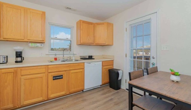 The North Hampton Suite B / 3 minute walk to beach