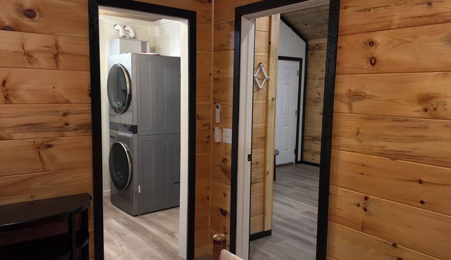 The Rooster’s Nest Cabin – Rustic Farmhouse Escape
