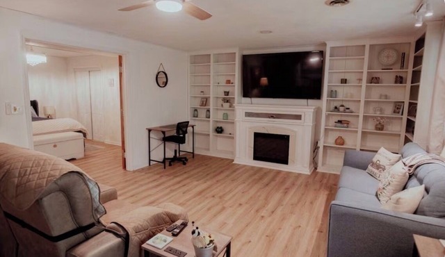 The Rustic Hideaway. Fully furnished lower apartment at the end of a quiet lane.