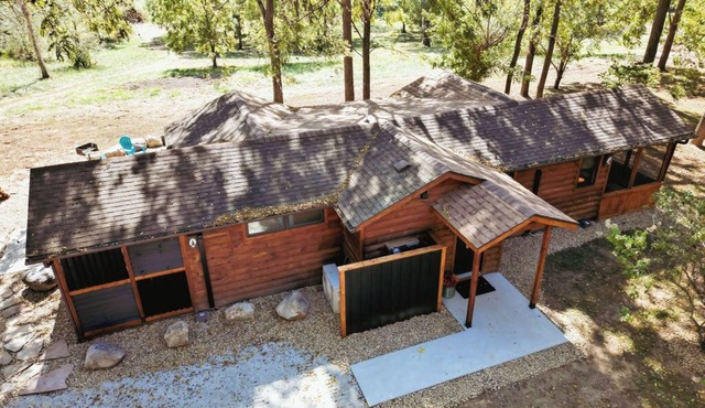 The Stargazer! A cozy cabin near Turkey Run State Park! Pet friendly!