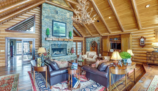 Theater, Gym, Hot Tub: Versailles 'Heritage Lodge'