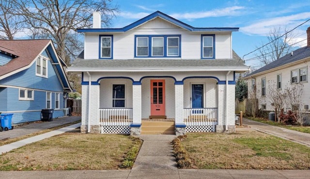 This apartment is a 2 bedroom(s), 2 bathrooms, located in Lexington, KY.