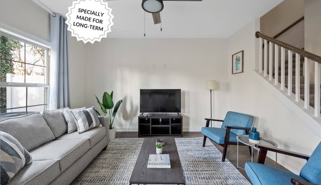 This townhouse is a 3 bedroom(s), 2.5 bathrooms, located in Nashville, TN.