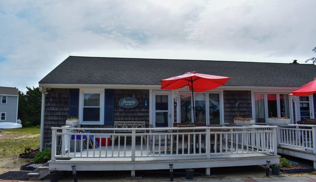 Three bedroom duplex less than 500 ft to the shared/private beach in West Dennis