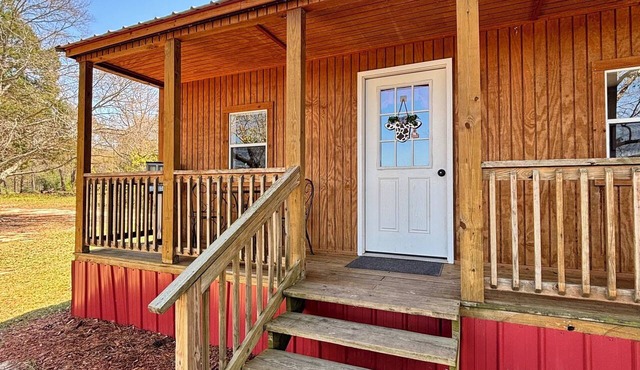 Tiny Cabin on Large Lake! - Heifer Hotel in DeFuniak Springs