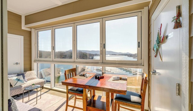 Top-Floor Balcony & Serene Views: Huddleston Condo