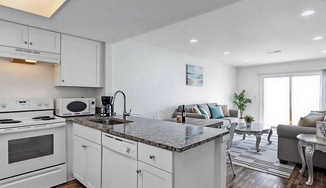 Top-Rated Wilmington Oasis: Spacious, Pet-Friendly, Pool, Perfect Location!