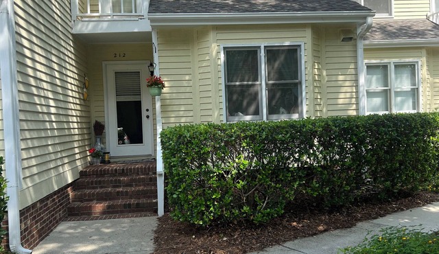 Townhome in quiet community less than two miles from Wrightsville Beach