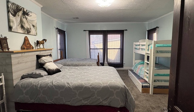 Traditional Bed & Breakfast in Irvine KY with Swimming pool, Wi-Fi Room 2