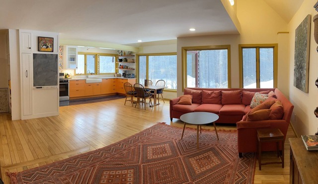 Tranquil 2-bedroom house with woodland and pasture views in Great Barrington in Great Barrington