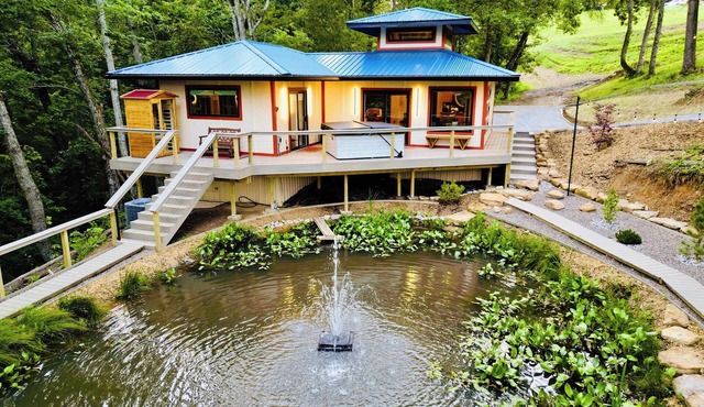 Tranquil Hideaway - Romantic Spa Retreat with Hot Tub and Sauna