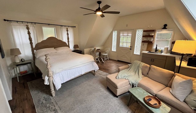Tranquil Studio Amongst the Pines Near Redwood Highway - Pet Friendly! in Grants Pass