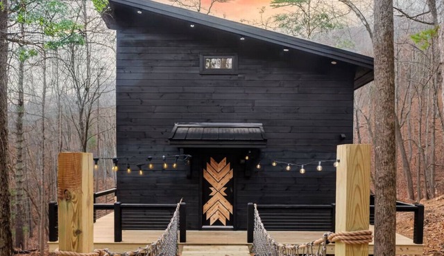 Treehouse Log Cabin *Outdoor Tubs*Waterfall*Pets