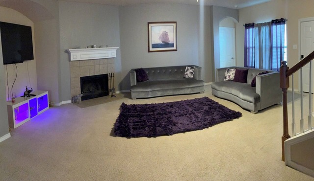 Trunks up! Spacious 3-bd house close enough for fun,far enough for peace & quiet in Lancaster