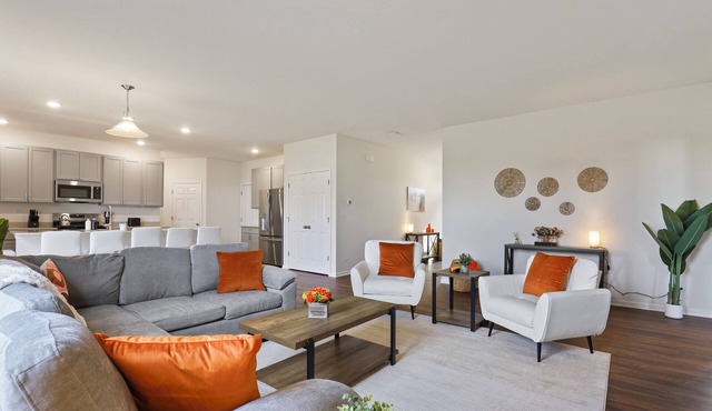 Trust: 3BR - 2 BT Spacious House w/Boho Aesthetic in McHenry