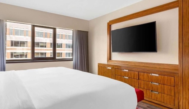 Two 2-Bedroom Connecting Suites | Free Breakfast | Kitchenette & Indoor Pool in Washington