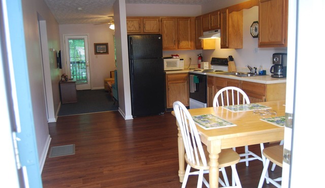 Two Bedroom Cabin With Covered Back Deck- no cleaning fees! @LakePointe Resort