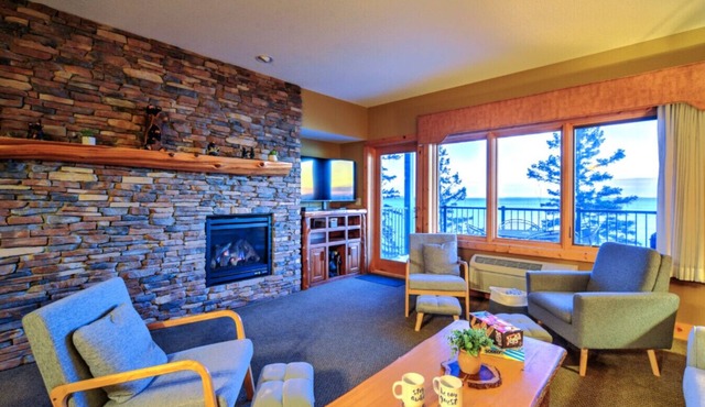 Two Harbors Superior Lakefront 2BR | Pool | Hot Tub & Sauna | EV Charger in Two Harbors