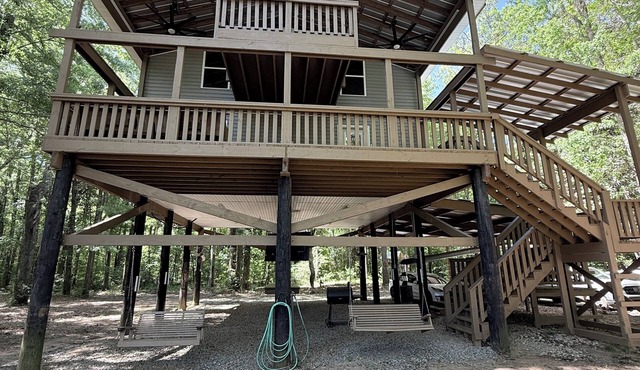 Unique elevated 3-bedroom River House with AC and High Speed Internet,Sleeps 13