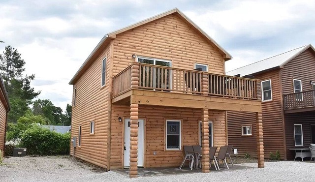 Unplug and unwind at this cottage on Lake Erie bluff in Ashtabula