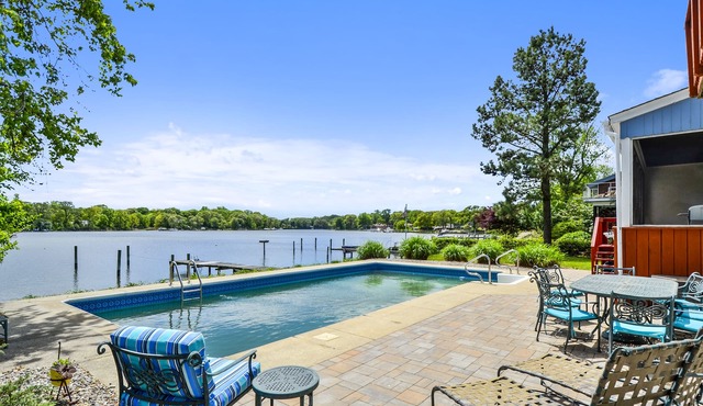 Unwind at Waterfront Annapolis w/swimming pool & pier - July specials!