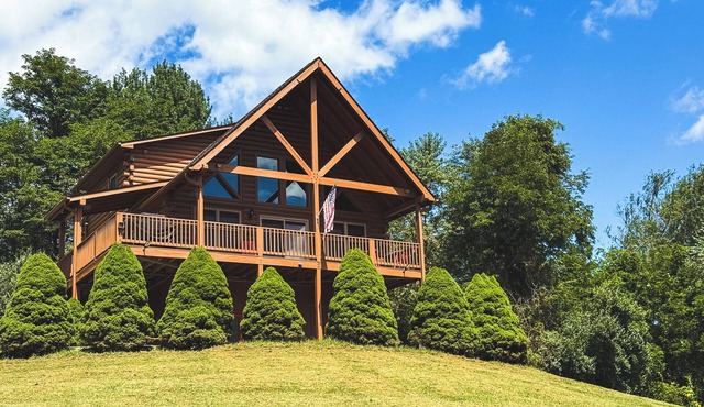 Unwind Where the Air Is Cooler -3BR/2.5BA w/Hot Tub Near New River
