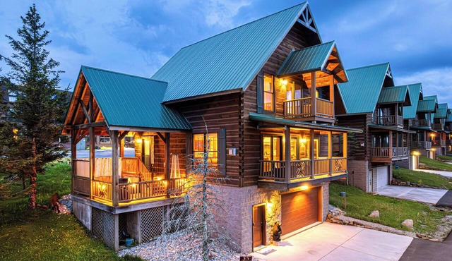 Updated Cabin Sleeps 12, 2-Min Walk to Slopes, Hot Tub, Game Room & Views