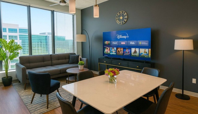 Upscale 2BR Apt | Rooftop Deck + Fitness U14