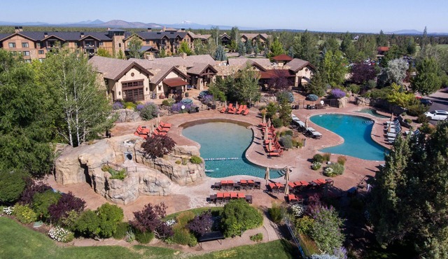 Upscale 4 BR Townhouse @ Juniper Preserve Resort in Bend