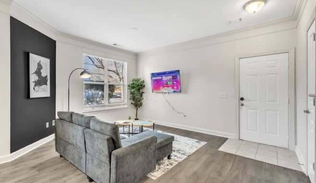 Upscale King 1BR Suite Mins to Downtown Raleigh!