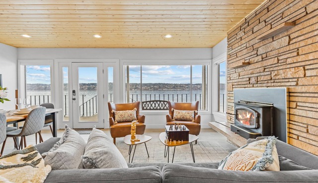 Vashon Modern Beachfront Getaway: Pet & Family-Friendly with Stunning Views! in Vashon