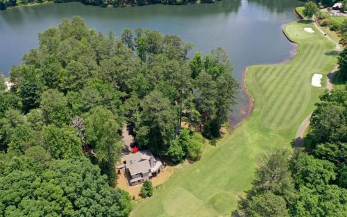 Villa on 9 - Fireside Sips Golf Views Exclusive Extras in Big Canoe