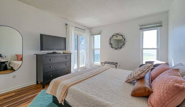 Villa Z- Oceanfront Condo Resort with Pool