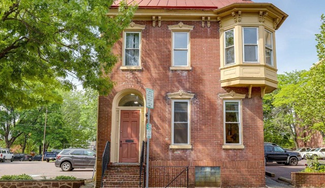 Walk to Downtown! Central 2-Apt Combo in Pottstown