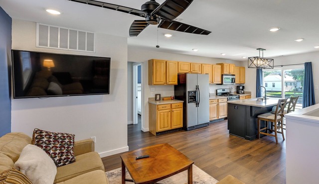 Walk to Dtwn South Bend! Charming Guest House