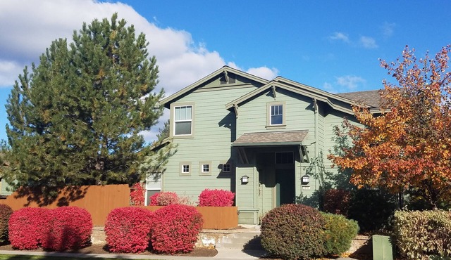 Walk To Old Mill District - Spacious Well-Appointed Town Home/Private Courtyard in Bend