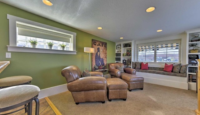 Walkable Downtown Logan Apartment w/Rooftop Deck in Logan