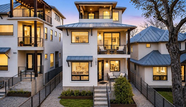 Walkable | Downtown | Rooftop | Sleeps 14 in Austin