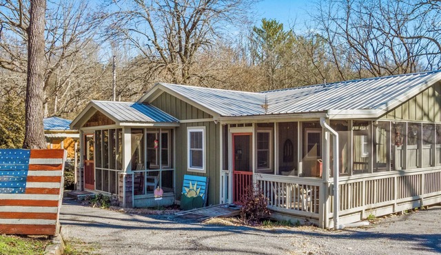 Walnut Cottage-walk to downtown & Brow Park