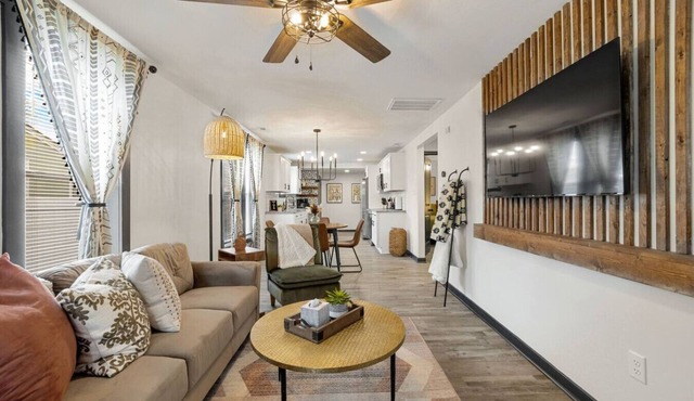 Washington Park 2 BR Casita w/Private Backyard!